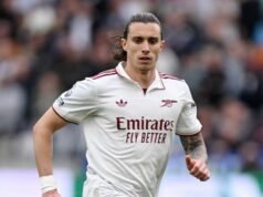 Riccardo Calafiori posiela správu po zranení Arsenalu, ktoré potvrdil Mikel Arteta Riccardo Calafiori počas víťazstva Arsenalu vo West Hame