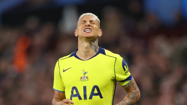 Richarlison počas zápasu Premier League medzi Aston Villa a Tottenham Hotspur vo Villa Parku.