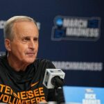Rick Barnes hovorí, že smrť Kylea Buscha je ťažko uchopiteľná, chváli pocty NASCAR
