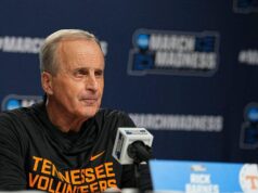Rick Barnes hovorí, že smrť Kylea Buscha je ťažko uchopiteľná, chváli pocty NASCAR Rick Barnes hovorí, že smrť Kylea Buscha je ťažko uchopiteľná, chváli pocty NASCAR
