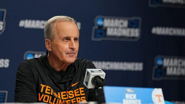 Rick Barnes hovorí, že smrť Kylea Buscha je ťažko uchopiteľná, Rick Barnes hovorí, že smrť Kylea Buscha je ťažko uchopiteľná, chváli pocty NASCAR