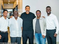 Rio Ferdinand je obvinený z „športového vyčíňania“ po tom, čo verejne podporil vládu Tanzánie – kde sú zabíjaní demonštranti a sledovacie jednotky lovia homosexuálov – na luxusnej návšteve Rio Ferdinand bol obvinený zo športového zneužívania po tom, čo sa zdalo, že podporuje vládu Tanzánie (druhá pravica - sankcionovaný minister kultúry a športu Paul Makonda)