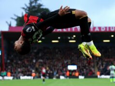 Roberto Martinez potvrdzuje neúspešný pokus Portugalska prilákať francúzskeho mládežníckeho reprezentanta Eliho Juniora Kroupiho Roberto Martinez potvrdzuje neúspešný pokus Portugalska prilákať francúzskeho mládežníckeho reprezentanta Eliho Juniora Kroupiho