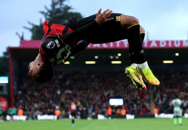 Roberto Martinez potvrdzuje neúspešný pokus Portugalska prilákať francúzskeho mládežníckeho reprezentanta Roberto Martinez potvrdzuje neúspešný pokus Portugalska prilákať francúzskeho mládežníckeho reprezentanta Eliho Juniora Kroupiho