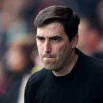 BOURNEMOUTH, ANGLICKO - 3. MÁJ: Andoni Iraola, manažér AFC Bournemouth, sleduje pred zápasom Premier League medzi Bournemouthom a Crystal Palace na Vitality Stadium 3. mája 2026 v Bournemouthe v Anglicku. (Foto: Steve Bardens/Getty Images)