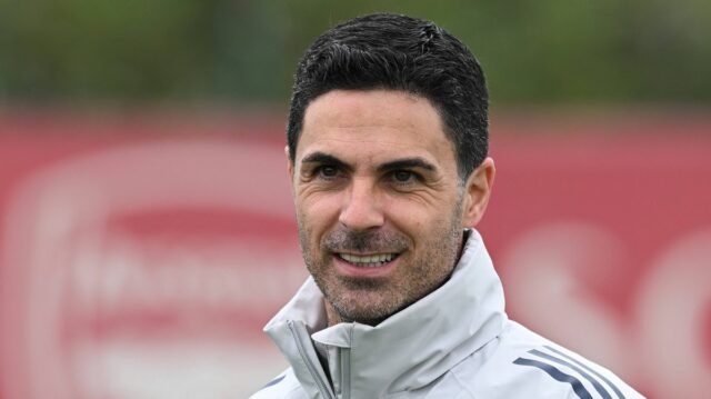 LONDÝN COLNEY, ANGLICKO - 4. MÁJ: Manažér Arsenalu Mikel Arteta počas tréningu/tlačovej konferencie v deň pred semifinálovým zápasom druhej časti Ligy majstrov UEFA 2025/26 medzi Arsenal FC a Atletico de Madrid v Sobha Realty Training Center 4. mája 2026 v Londýne Colney, Anglicko. (Foto David Price/Arsenal FC cez Getty Images)