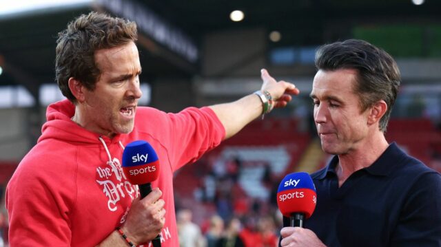 Spolumajitelia Wrexhamu Ryan Reynolds a Rob Mac sú v rozhovore pre Sky Sports