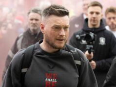 Sága Southampton Spygate eskaluje, keď Middlesbrough posiela dokumentáciu s novou sťažnosťou do EFL Kim Hellberg, manažér Middlesbrough, prichádza 8. mája 2026 na štadión vítaný veľkou skupinou fanúšikov Middlesbrough na semifinále play-off Sky Bet Championship medzi Middlesbrough a Southampton na Riverside Stadium v Middlesbrough, Spojené kráľovstvo. (Foto MI News/NurPhoto cez Getty Images)