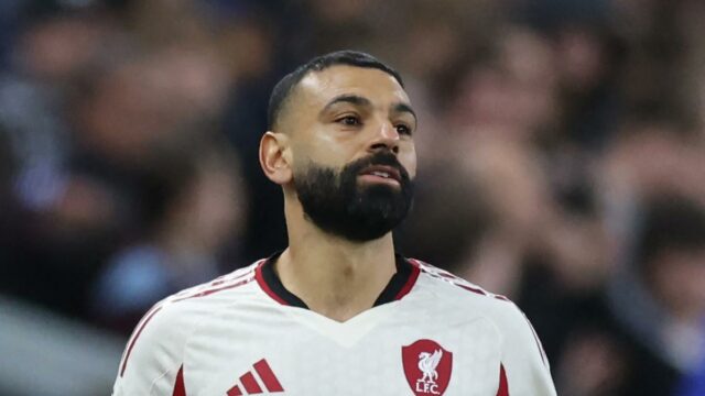 Salah požaduje, aby Liverpool po nákladnej porážke s Aston Villou oživil „heavy metalový“ futbal
