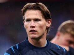Scott McTominay môže tento víkend pomôcť potvrdiť obrovskú transferovú injekciu z Man Utd vo výške 38 miliónov libier Scott McTominay z SSC Neapol počas rozcvičky pred zápasom Serie A medzi Janovom CFC a SSC Neapol na Stadio Luigi Ferraris
