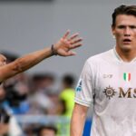 Scott McTominay z SSC Neapol a Antonio Conte, hlavný tréner SSC Neapol, počas zápasu Serie A medzi USA Sassuolo Calcio a SSC Neapol na štadióne Mapei