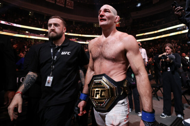Sean Strickland porazil Khamzata Chimaeva a stal sa dvojnásobným šampiónom strednej váhy na UFC 328