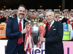 Šéf Arsenalu JOSH KROENKE o dôležitosti udržania Mikela Artetu v klube, o tom, ako je obnovenie atmosféry Highbury ústredným prvkom plánov renovácie Emirates – a prečo nábor do budúcnosti viedol k úspechu o titul Spolupredseda Arsenalu Josh Kroenke oslavuje zisk titulu Premier League s otcom Stanom