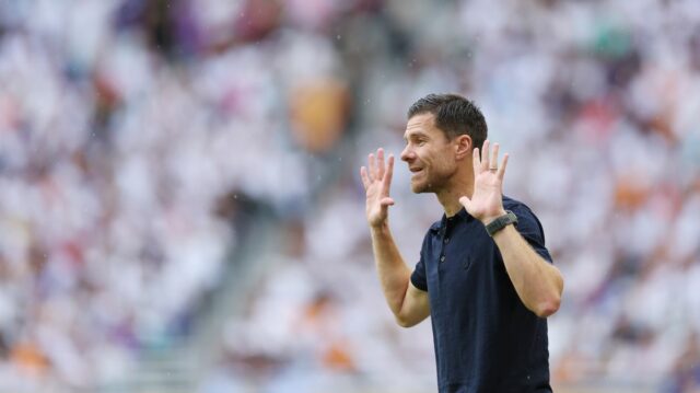 Šéf Barcelony „nevylučuje“ prestup za 60 miliónov libier Hviezda Chelsea Xabi Alonso