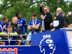 Šéf Ipswich Town „dokázané FA“ kvôli skandovaniu o televíznej kuchárke Delii Smithovej Mark Ashton