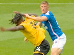 Šéf Sunderlandu vyzýva šéfov Premier League, aby po červenej karte prehodnotili pravidlo ťahania vlasov Tolu Arokodare a Dan Ballard