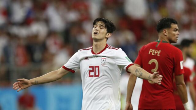 Šéf iránskej futbalovej federácie nevie o plánoch povolávania Sardara Azmouna na MS 2026
