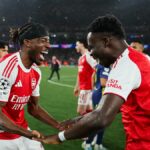 Bukayo Saka a Noni Madueke bojujú o miesto na pravom krídle Arsenalu
