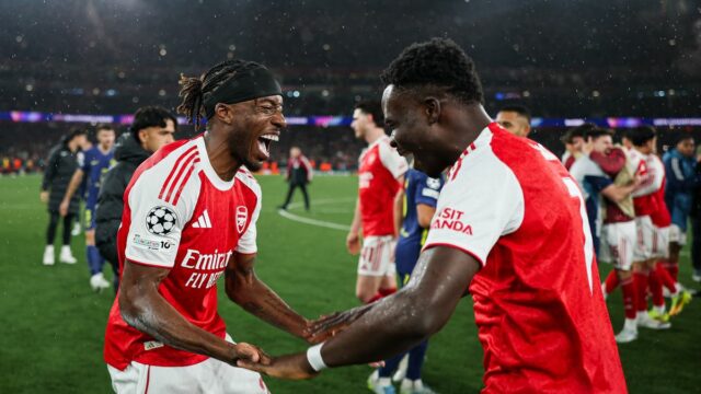 Bukayo Saka a Noni Madueke bojujú o miesto na pravom krídle Arsenalu