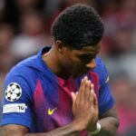 Ľavý krídelník Barcelony a Anglicka Marcus Rashford ľutuje neúspešnú príležitosť počas štvrťfinále Ligy majstrov UEFA 2025/26 v druhom zápase medzi klubmi Atlético de Madrid a FC Barcelona na Estadio Riyadh Air Metropolitano 14. apríla 2026 v Madride v Španielsku.
