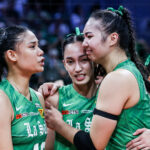 Angel Canino, Amie Provido a Shevana Laput z La Salle Lady Spikers po zisku majstrovského titulu na ženskom volejbalovom turnaji sezóny 88 UAAP.