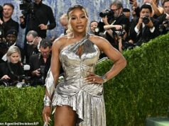 Serenu Williamsovú vyvrhli fanúšikovia kvôli nevkusnému vzhľadu Met Gala… deň po tom, čo bola tenisová legenda označená za lacnú Fanúšikovia brutálne roztrhali Serenu Williamsovú kvôli jej výberu oblečenia na pondelňajšom večernom Met Gala
