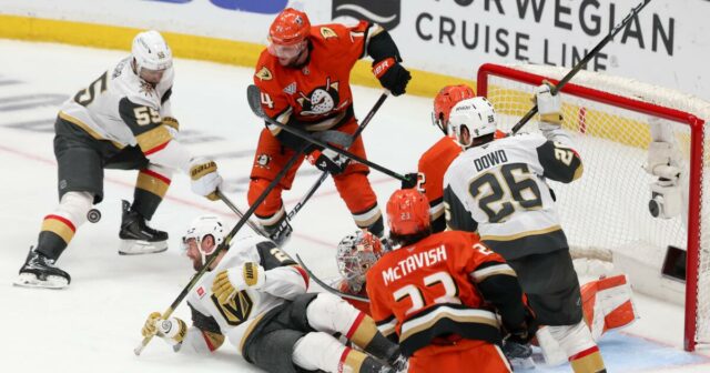 Sezóna rozprávok Ducks sa končí prehrou v hre 6 s Golden Knights
