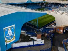 Sheffield Wednesday ULOŽENÉ, pretože prevzatie bolo dokončené a 15-bodový odpočet bol odstránený Celkový pohľad na Hillsborough