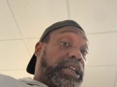 Skvelý hráč NFL Warren Sapp obvinil z divokých konfrontácií s floridskou políciou a predstaviteľmi radnice Sapp zaznamenal niekoľko videí, na ktorých sa snaží získať prístup do zakázanej oblasti radnice