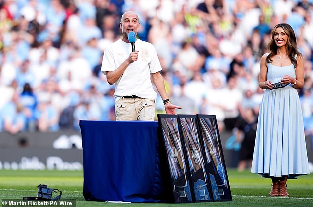 Sky Sports sa donútili ospravedlniť sa po tom, čo Pep Guardiola vo svojom rozlúčkovom odkaze fanúšikom povedal, že keď prišiel, jeho prvý rozhovor bol s frontmanom skupiny Oasis Noelom Gallagherom a on si myslel, že to bude zábava.