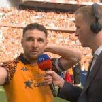 Lewis Coyle z Hull City dvíha finálovú trofej play-off Sky Bet Championship