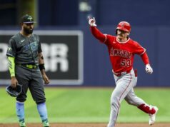 Slam Wadea Mecklera pomáha Angels priškrtiť Rays 30. mája 2026; Petrohrad, Florida, USA; Ľavý hráč Los Angeles Angels Wade Meckler (53) vedie základňu po grandslamovom zápase proti Tampe Bay Rays v prvej zmene na Tropicana Field. Povinný kredit: Nathan Ray Seebeck-Imagn Images