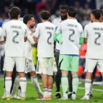 Sledujte: Mladíka Realu Madrid dohnali k slzám počas vzdávania holdu odchádzajúcim Carvajalovi a Alabe