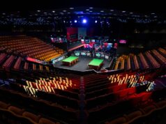 Snookerový zápas Crucible sa zastavil, pretože hráči boli nútení súťažiť za zatvorenými dverami Halo World Snooker Championship - Media Day