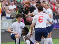 Soccer Aid LIVE: Wayne Rooney, Paddy McGuinness a GK Barry budú hrať v charitatívnej hre – s Robbie Williamsom a Usainom Boltom menovanými ako manažéri Soccer Aid LIVE: Wayne Rooney, Paddy McGuinness a GK Barry budú hrať v charitatívnej hre – s Robbie Williamsom a Usainom Boltom menovanými ako manažéri