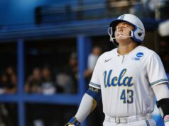 Softbalová hviezda z UCLA Megan Grant zbiera históriu domácich majstrov Softbalová hviezda z UCLA Megan Grant zbiera históriu domácich majstrov
