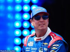 Šokovaná smrť Kylea Buscha je len poslednou tragédiou, ktorá straší „prekliaty“ NASCAR – so smrteľným požiarom domu a tragickou haváriou lietadla za posledných šesť mesiacov. Smrť Kylea Buscha vo veku 41 rokov poslala vo štvrtok popoludní svet motoristického športu do smútku