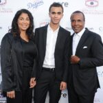 Daniel Ray Leonard je zobrazený so svojím otcom Sugar Rayom a mamou Bernadette v roku 2017.