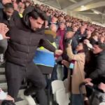 Zábery naznačujú, že fanúšik Arsenalu prenikol do domácej časti