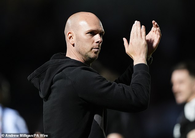 Som tvoj muž! Šéf domovníka Craig McLeish vyjadril svoj prípad Craig McLeish chce po víťazstve v play-off pokračovať ako manažér St MIrren
