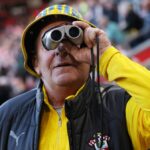 Fanúšik Southamptonu s ďalekohľadom