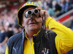 Southampton ‚Spygate‘ tresty vysvetlené, keď šéf Middlesbrough potláča slzy Fanúšik Southamptonu s ďalekohľadom