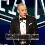 Popredný futbalový komentátor Gerard Whateley (na obrázku) povedal, že Essendon „bude zatratený“ za to, že deň po smrti Nealeho Danihera oznámil smrť trénera Brada Scotta.
