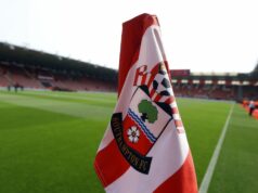 Špionážna dráma v Southamptone: Podrobnosti o tom, ako Middlesbrough žiada trest, EFL obvinil Saints Erb Southamptonu na červeno-bielej pruhovanej rohovej vlajke na St Mary's Stadium