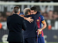 Spoluhráči z Barcelony vzdávajú hold odchádzajúcemu Robertovi Lewandowskému Spoluhráči z Barcelony vzdávajú hold odchádzajúcemu Robertovi Lewandowskému