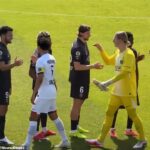 Brankár Matvey Safonov bol videný, ako si potriasol rukou so spoluhráčom z PSG Illiom Zabarnyim v priateľskom tíme pred finále Ligy majstrov.