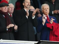 Spolumajitelia Arsenalu vydávajú vyhlásenie „nových výšin“ pred rozhodujúcim zápasom Väčšinový akcionár Arsenalu, vlastník Kroenke Sports & Entertainment Stan Kroenke (vpravo) a Josh Kroenke počas zápasu Ligy majstrov UEFA na Emirates Stadium v Londýne. Dátum fotografie: utorok 1.10.2024.