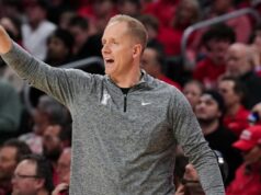 Správa: Hľadanie trénera Bulls zahŕňa Kevina Younga z BYU 3. marca 2026; Cincinnati, Ohio, USA; Hlavný tréner BYU Cougars Kevin Young pracuje na postrannej čiare proti Cincinnati Bearcats v prvom polčase v piatej tretej aréne. Povinný kredit: Aaron Doster-Imagn Images