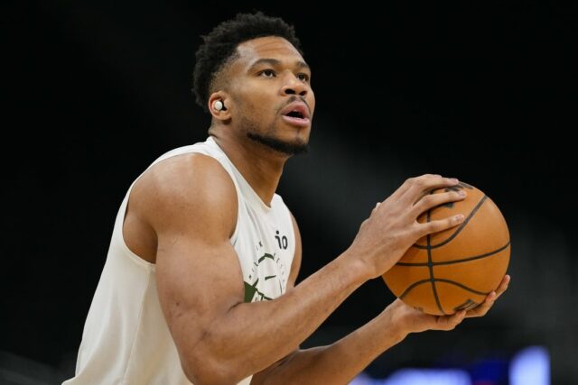 NBA: Phoenix Suns v Milwaukee Bucks