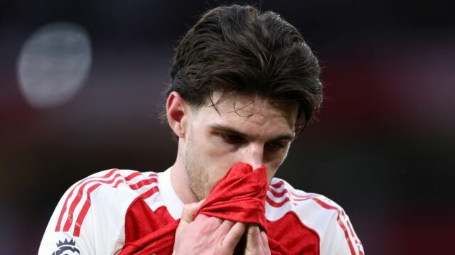 Declan Rice z Arsenalu vyzerá skľúčene